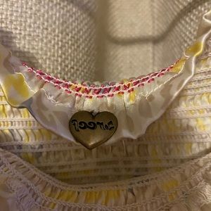 Cute shirt with tie straps!